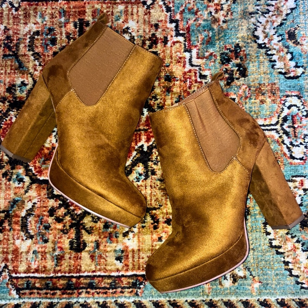 Dream Pairs Heeled Platform Meadow Boot